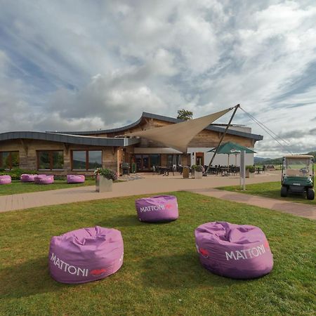 Grund Resort Golf And Ski Mladé Buky Екстериор снимка