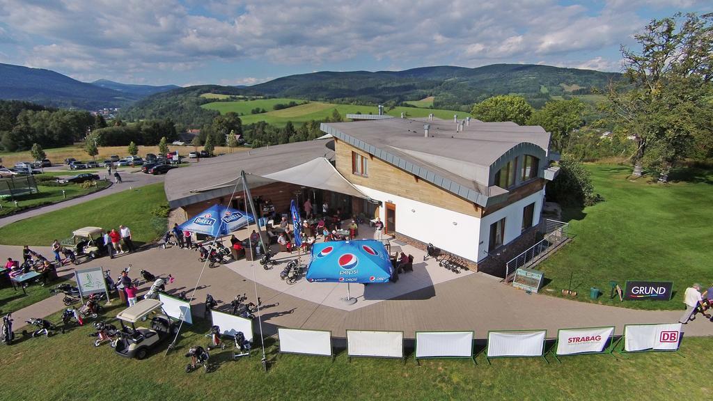 Grund Resort Golf And Ski Mladé Buky Екстериор снимка