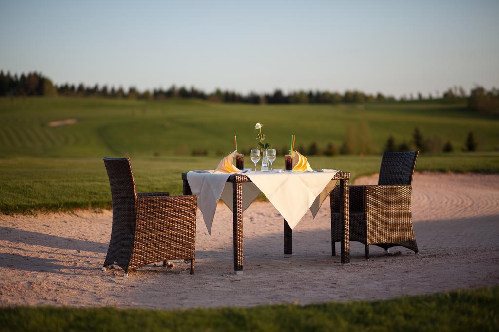 Grund Resort Golf And Ski Mladé Buky Екстериор снимка
