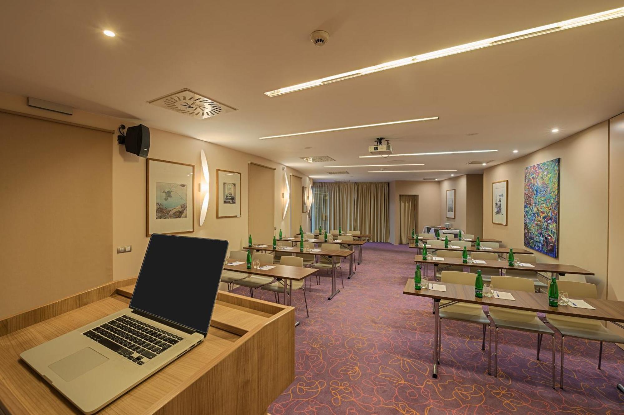 Grund Resort Golf And Ski Mladé Buky Екстериор снимка