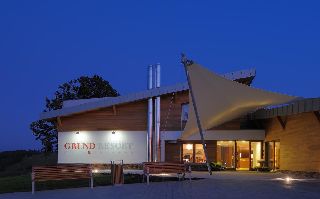 Grund Resort Golf And Ski Mladé Buky Екстериор снимка