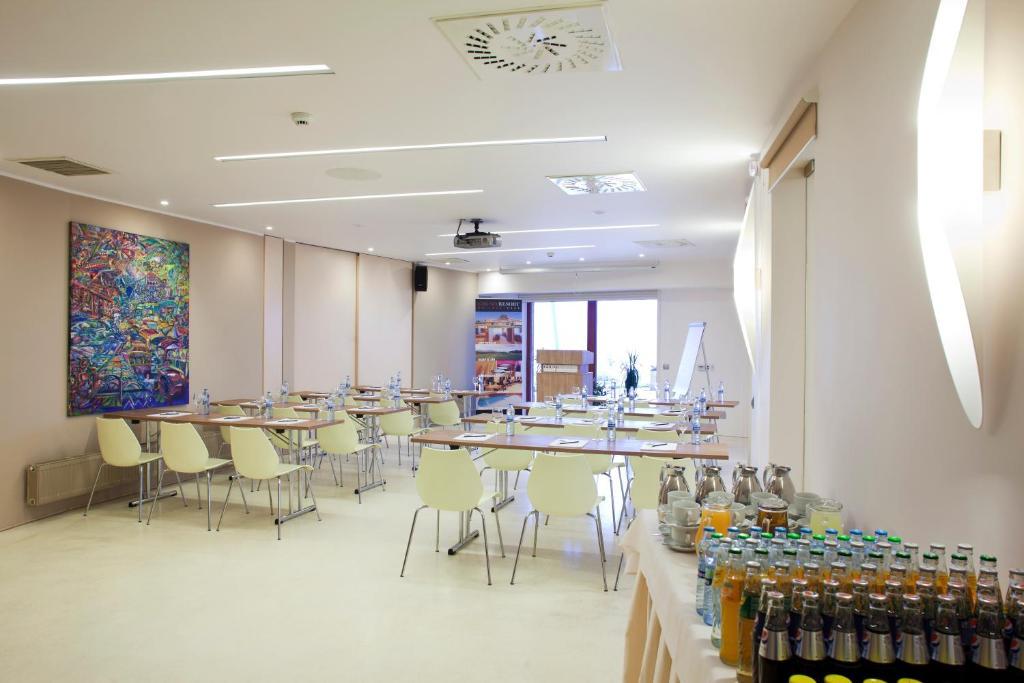 Grund Resort Golf And Ski Mladé Buky Екстериор снимка