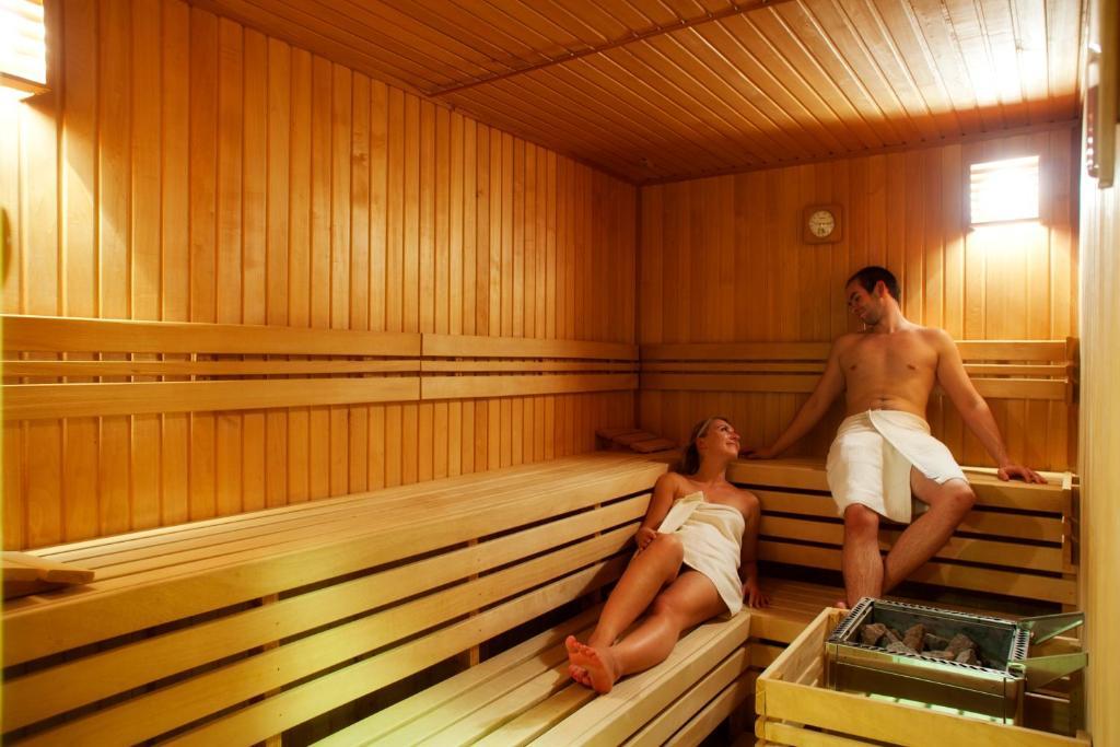 Grund Resort Golf And Ski Mladé Buky Екстериор снимка