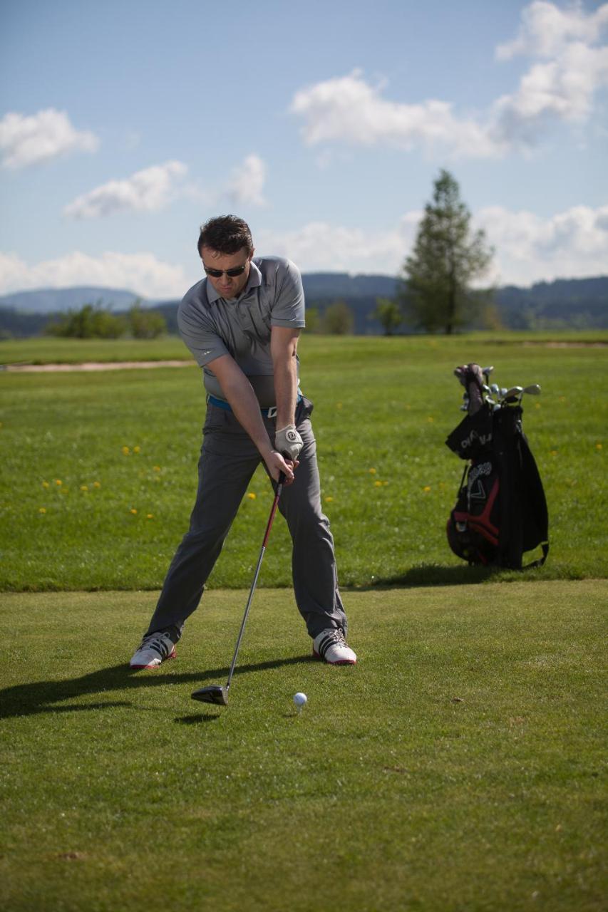 Grund Resort Golf And Ski Mladé Buky Екстериор снимка
