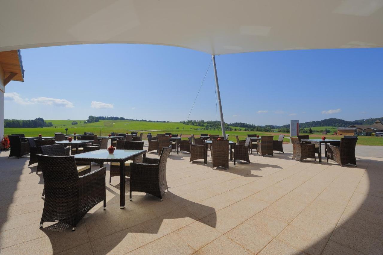 Grund Resort Golf And Ski Mladé Buky Екстериор снимка